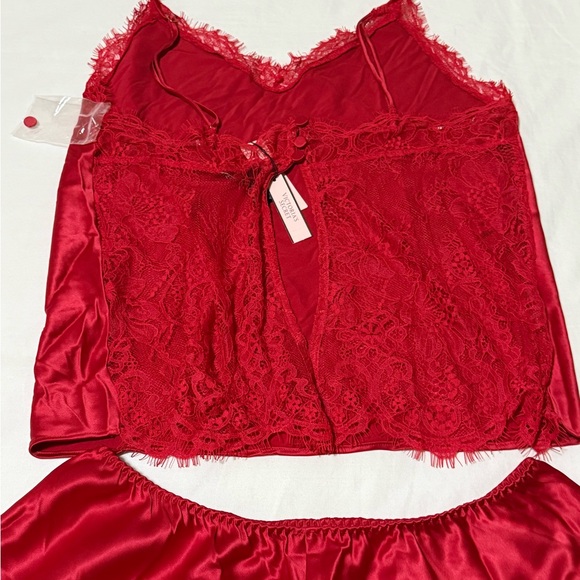 Elegant Red Satin Sleepwear Set - Picture 5 of 5